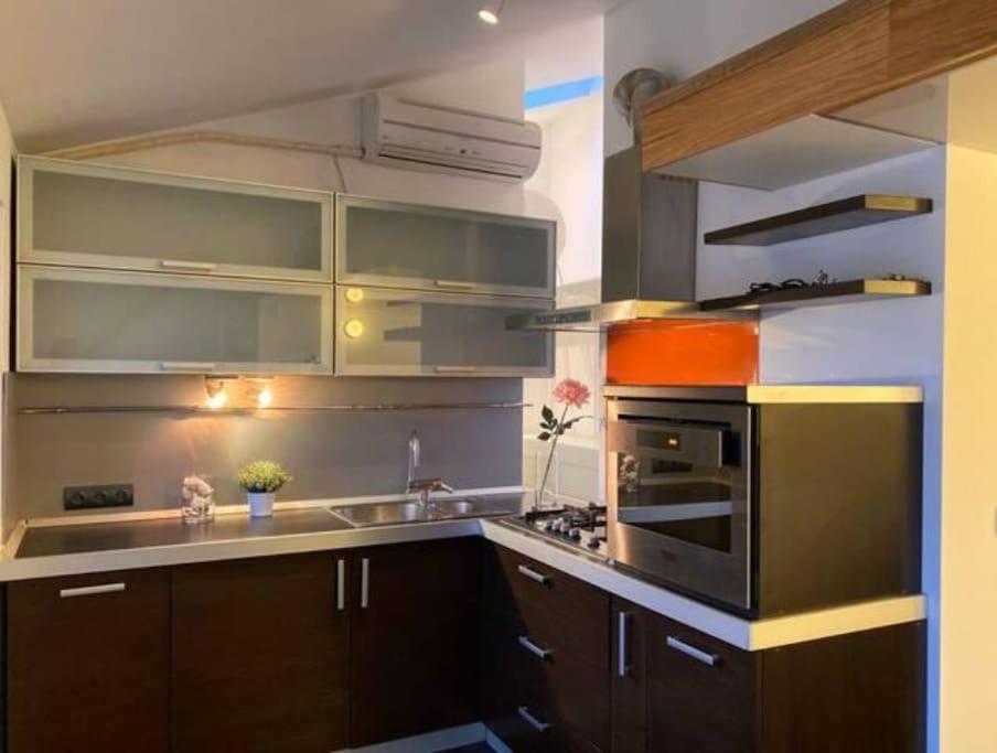 Sky-View Apartmentin Perfect City Center Sofia Bagian luar foto